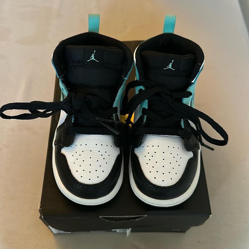 Jordan 1 Mid